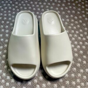 Adidas Yeezy Slides